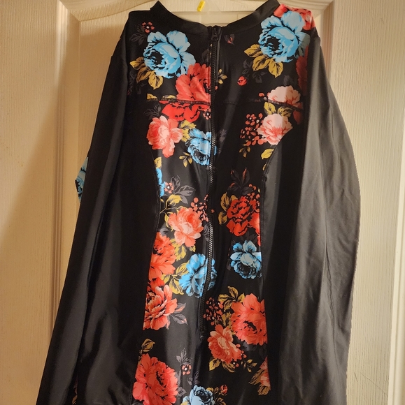 Torrid Rash Guard Bathing suit - Picture 2 of 3